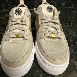 Nike women’s Court Vision Alta Platform sneaker. Size 7